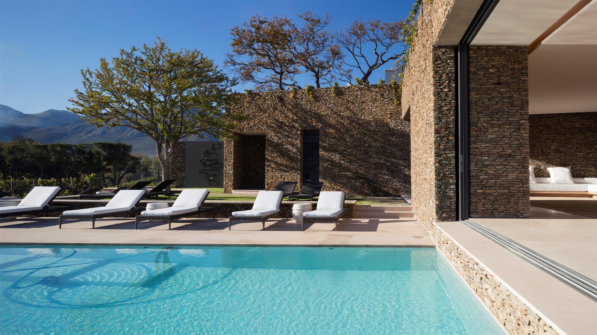 Leeu Estates
